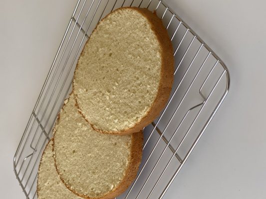 Bánh bông lan tươi